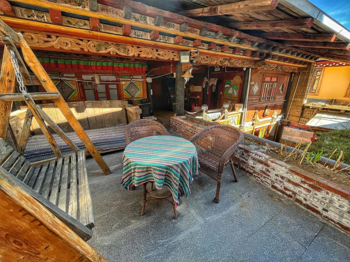 Tavern Hostel仁和客栈 香格里拉 外观 照片